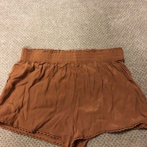 Elastic waist short-shorts